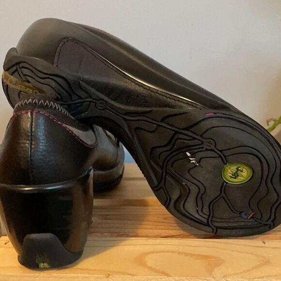 J 41 Adventure 7.5 Woman’s Shoes - Picture 6 of 7